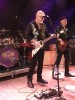 Prog-Rock-Epen, AOR-Ohrwürmer und ein Blues-Ausflug: Andy Powell und seine Bandkollegen überzeugen in Freiburg mit einer abwechslungsreichen, nostalgietrunkenen Setlist und viel Spielfreude., Freiburg, Jazzhaus, 2024 | © laut.de (Fotograf: Dennis Rieger)