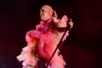Die US-Alternativegrößen in Bestform - inklusive Überraschungsduett mit Elektroclash-Ikone Peaches., Berlin, Uber Eats Music Hall, 2024 | © laut.de (Fotograf: Désirée Pezzetta)