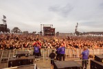 Wacken total: Nach der Hälfte des Sets mussten die Zugänge gesperrt werden: Der Bereich vor der Louder Stage war heillos überfüllt., Wacken, 2024 | © laut.de (Fotograf: Désirée Pezzetta)