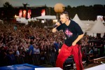 Wacken total: Nach der Hälfte des Sets mussten die Zugänge gesperrt werden: Der Bereich vor der Louder Stage war heillos überfüllt., Wacken, 2024 | © laut.de (Fotograf: Désirée Pezzetta)