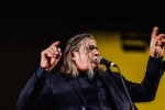 Blixa Bargeld und Band lieferten die erwartbar intensive Erfahrung., Berlin, Columbiahalle, 2024 | © laut.de (Fotograf: Rainer Keuenhof)