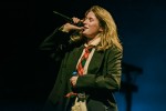 Der norwegische Indie-Star und seine Band brachten eine intensive Performance auf die Bühne., Berlin, Uber eats Music Hall, 2024 | © laut.de (Fotograf: Désirée Pezzetta)