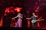 Sharon De Adel und Band betören das Publikum mit neuer Show. Sogar ein Gastauftritt des Openers Annisokay ist drin., Berlin, Velodrom, 2024 | © laut.de (Fotograf: Désirée Pezzetta)