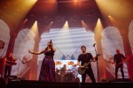 Sharon De Adel und Band betören das Publikum mit neuer Show. Sogar ein Gastauftritt des Openers Annisokay ist drin., Berlin, Velodrom, 2024 | © laut.de (Fotograf: Désirée Pezzetta)