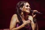 Sharon De Adel und Band betören das Publikum mit neuer Show. Sogar ein Gastauftritt des Openers Annisokay ist drin., Berlin, Velodrom, 2024 | © laut.de (Fotograf: Désirée Pezzetta)