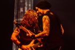 Sharon De Adel und Band betören das Publikum mit neuer Show. Sogar ein Gastauftritt des Openers Annisokay ist drin., Berlin, Velodrom, 2024 | © laut.de (Fotograf: Désirée Pezzetta)