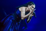 Sharon De Adel und Band betören das Publikum mit neuer Show. Sogar ein Gastauftritt des Openers Annisokay ist drin., Berlin, Velodrom, 2024 | © laut.de (Fotograf: Désirée Pezzetta)