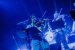 Der besondere Unterhaltungsabend: "Eisern Ehrenfeld" schallt es durch die Hallen, wenn der "ZDF Magazin Royale"-Zampano und seine Musiker:innen die Bühne betreten., Berlin, Max-Schmeling-Halle, 2025 | © laut.de (Fotograf: Rainer Keuenhof)