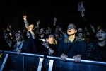 Schmissig und sympathisch: Vor vollem Haus entzücken die schwedischen Indie-Pioniere ihre Fans., Berlin, Huxley's Neue Welt, 2025 | © laut.de (Fotograf: Désirée Pezzetta)