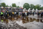 Regen und Kälte zum Festivalstart - aber alle sind parat: Wackööön!, Wacken, 2025 | © laut.de (Fotograf: Désirée Pezzetta)