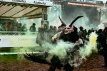 Regen und Kälte zum Festivalstart - aber alle sind parat: Wackööön!, Wacken, 2025 | © laut.de (Fotograf: Désirée Pezzetta)