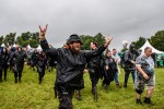 Regen und Kälte zum Festivalstart - aber alle sind parat: Wackööön!, Wacken, 2025 | © laut.de (Fotograf: Désirée Pezzetta)