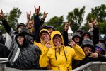 Regen und Kälte zum Festivalstart - aber alle sind parat: Wackööön!, Wacken, 2025 | © laut.de (Fotograf: Désirée Pezzetta)