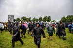 Regen und Kälte zum Festivalstart - aber alle sind parat: Wackööön!, Wacken, 2025 | © laut.de (Fotograf: Désirée Pezzetta)
