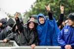 Regen und Kälte zum Festivalstart - aber alle sind parat: Wackööön!, Wacken, 2025 | © laut.de (Fotograf: Désirée Pezzetta)