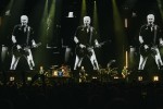 Dexter, Noodles und Band präsentieren sich in der fast voll besetzten Arena in Bestform., Berlin, Uber Arena, 2025 | © laut.de (Fotograf: Désirée Pezzetta)
