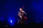 Auf den großen Bühnen zuhause: Marcus Mumford, Ted Dwane, Ben Lovett und Band., Berlin, Uber Arena, 2025 | © laut.de (Fotograf: Rainer Keuenhof)