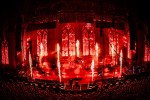 Bass, Bier und Bochumer Seide: die Vollbedienung  Tekkno-Metal in der Hauptstadt., Berlin, Uber Arena, 2025 | © laut.de (Fotograf: Désirée Pezzetta)