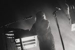 Großer Pop, der sich vor offenen Mündern aufbaut: Die Schwedin performt ihr Album "Iconoclasts"., Berlin, Huxleys Neue Welt, 2026 | © laut.de (Fotograf: Rainer Keuenhof)