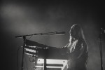 Großer Pop, der sich vor offenen Mündern aufbaut: Die Schwedin performt ihr Album "Iconoclasts"., Berlin, Huxleys Neue Welt, 2026 | © laut.de (Fotograf: Rainer Keuenhof)