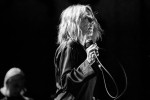 Auf der Bühne dunkel, stoische Performance: die Sonic Youth-Legende mit Band live., Berlin, Huxley's Neue Welt | © laut.de (Fotograf: Désirée Pezzetta)