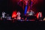 Supergroup at work: die Ex-King Crimson-Mitglieder Adrian Belew und Tony Levin bringen in Koop mit Gitarrengott Steve Vai und Tool-Drummer Danny Carey., Berlin, Uber Eats Music Hall, 2026 | © laut.de (Fotograf: Rainer Keuenhof)