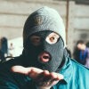 Waving The Guns: "Du musst kein Arschloch sein"