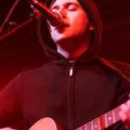 Bright Eyes - Kunststücke mit Baby auf der Bühne