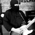 In Schwarz - Mysteriöses Video zu "Hand In Hand"