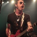 Eagles of Death Metal - "Jeder sollte eine Waffe tragen"