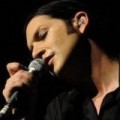 Schuh-Plattler - Brian Molko rankt Placebo-Platten
