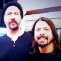 Schuh-Plattler - Novoselic mit Dave Grohl on stage