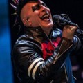 Tool - Keenan nennt Justin Bieber "Penner"