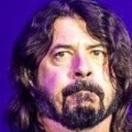 Schuh-Plattler - Dave Grohl fordert Oasis-Reunion