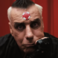 Metalsplitter - Till Lindemann bewirbt Online-Poker