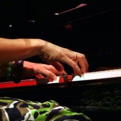 ... ihre Songs für Big Band arrangieren.