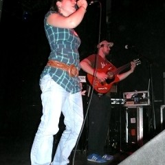 Support-Act Sara Lugo