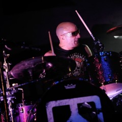 Vertritt Chili Pepper Chad Smith live: Drumpro Kenny Aronoff.