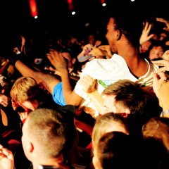 Tyler The Creater hüpft erstmal ins Publikum