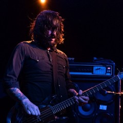 Keeler am Bass.