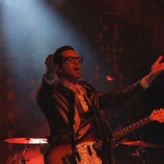 Hands up!