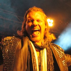 Mit einem ehemaligen Wrestler Chris Jericho als Frontmann ...