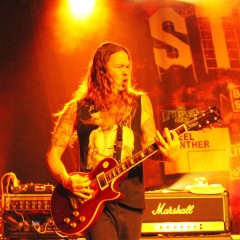 ... und dem Ex-Stuck Mojo-Gitarristen Rich Ward ...
