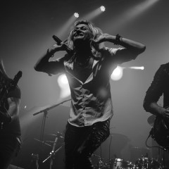 Ein bisschen Glam im Powerwolf-Vorprogramm.