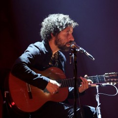 José González.