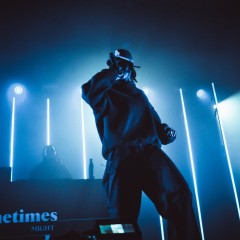 Bühne frei, LEDs an: Hier kommt Little Simz.
