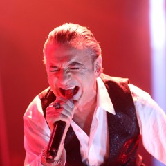 Dave Gahan.