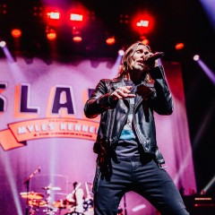 Myles Kennedy.