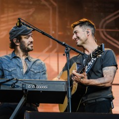 Mumford & Sons.