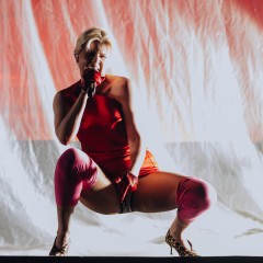 Robyn.